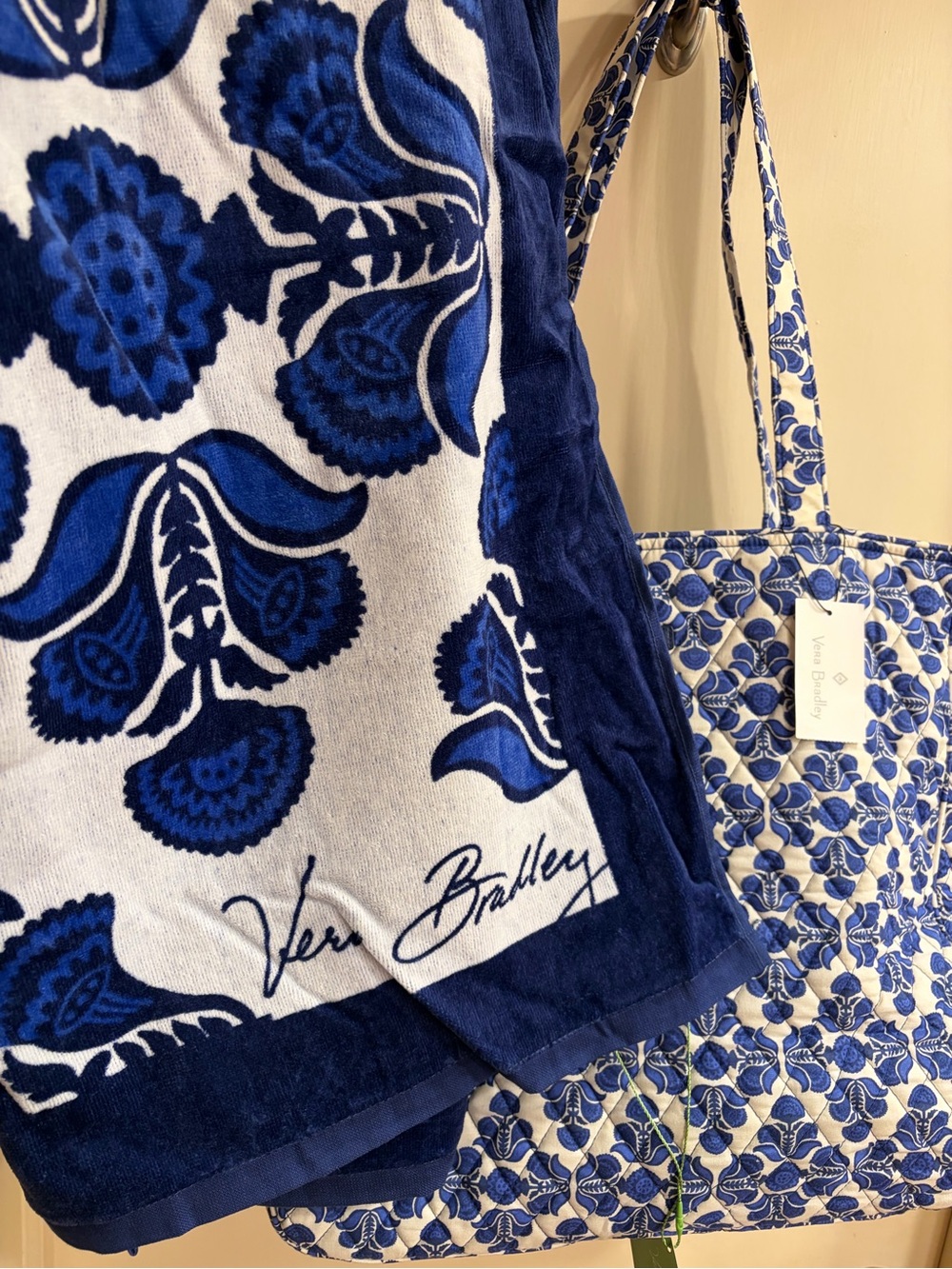 🇺🇸 NWT, Vera Bradley Cobalt Tile Quilted Tote AND Beach Towel Set - Picture 8 of 8